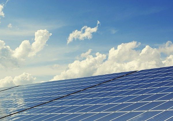 Zakaj investirati v nakup sončne elektrarne?