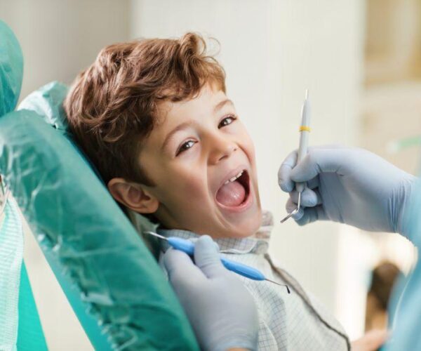 Kako se pripraviti na prvi obisk pri ortodontu?