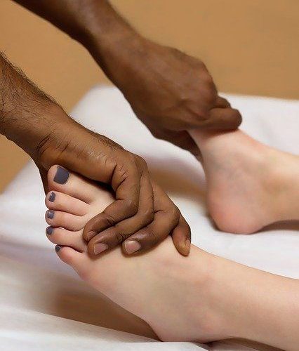 Kaj je refleksna masaža stopal in kaj vam lahko nudi