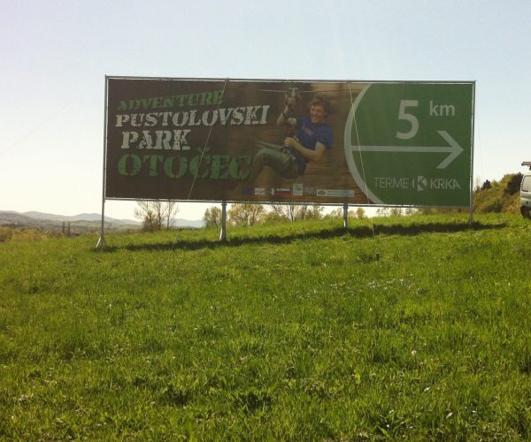 Zunanje oglaševanje, ki ljudi ustavi za trenutek